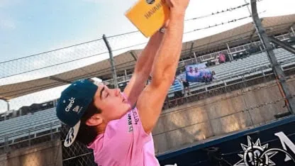 Colapinto recibi&oacute; un regalo bien argentino mientras recorr&iacute;a el circuito de Austin
