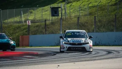 Tiago Pern&iacute;a clasific&oacute; 13&deg; en Barcelona y deber&aacute; remontar en la definici&oacute;n del TCR Europe