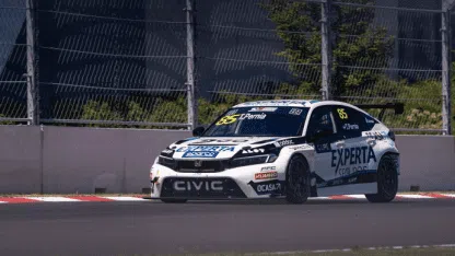 Tiago Pern&iacute;a termin&oacute; 11&deg; en la Carrera 1 del TCR Europe en Barcelona