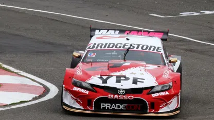 Matías Rossi volvió a destacar a bordo de su Toyota en Rosario Matías Rossi volvió a destacar a bordo de su Toyota en Rosario