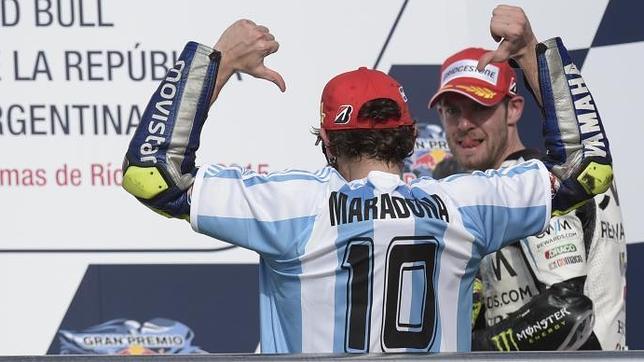 El saludo de Valentino Rossi a Maradona