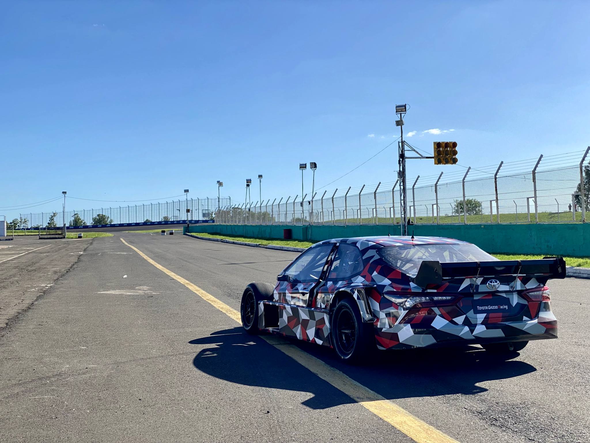 Rossi prueba por primera vez el Camry de TC