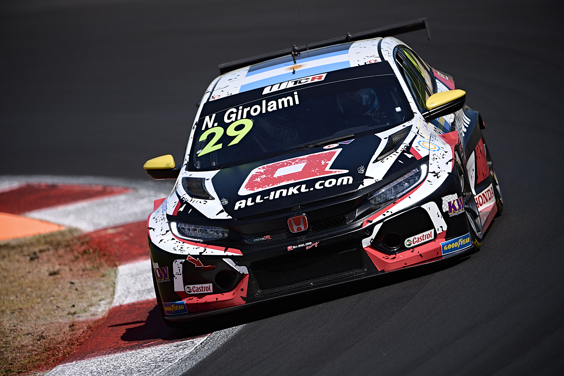 WTCR: Girolami y Guerrieri terminaron dentro del top diez WTCR: Girolami y Guerrieri terminaron dentro del top diez