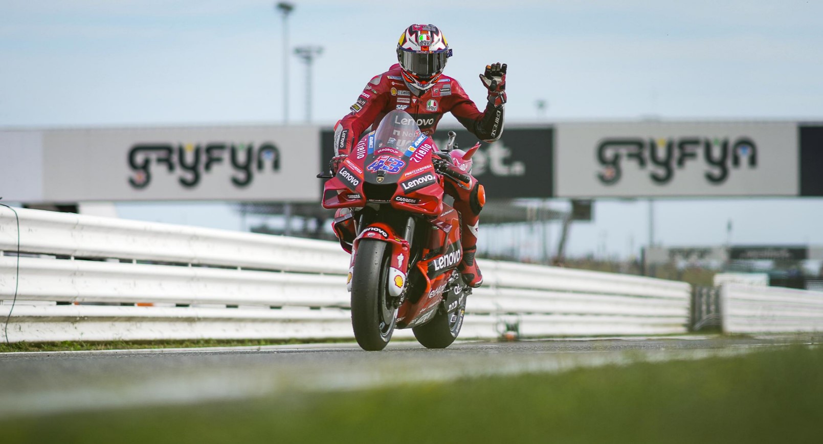 MotoGP: Miller apareci&oacute; en el final y logr&oacute; la pole en San Marino