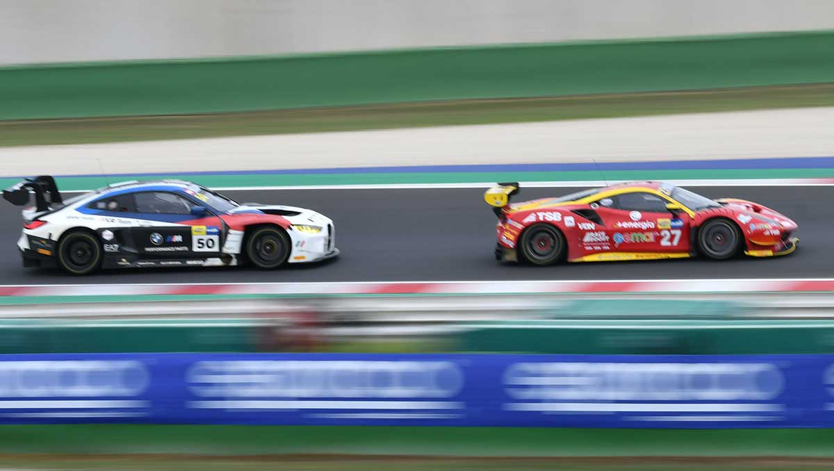 GT Italiano: Manu Urcera subi&oacute; al podio en Imola