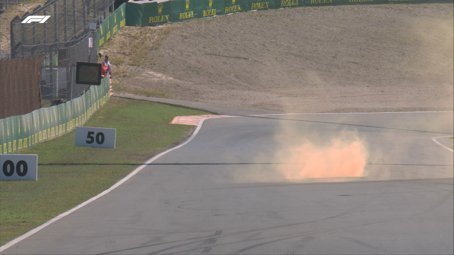 VIDEO: se identific&oacute; a quien tir&oacute; la bengala en la F1 y gener&oacute; la bandera roja