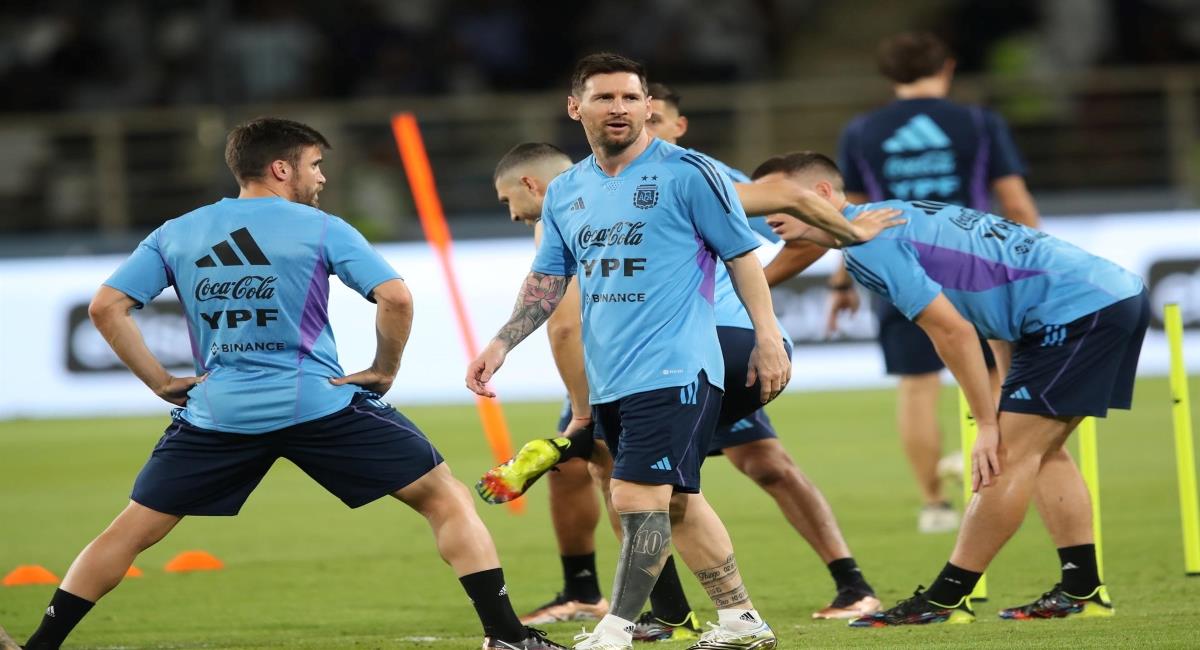 Comenzó el sueño mundialista: Argentina se entrenó en Abu Dhabi y causó furor en la población Comenzó el sueño mundialista: Argentina se entrenó en Abu Dhabi y causó furor en la población