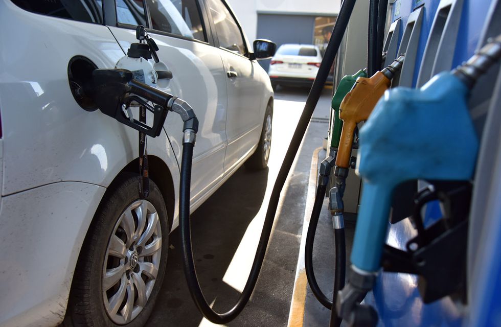 Siguen los aumentos: la nafta y el gasoil sufrirán un incremento del 4% Siguen los aumentos: la nafta y el gasoil sufrirán un incremento del 4%