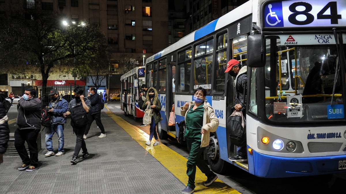 &iquest;C&oacute;mo funcionan los transportes y comercios por el feriado del 8 de diciembre?