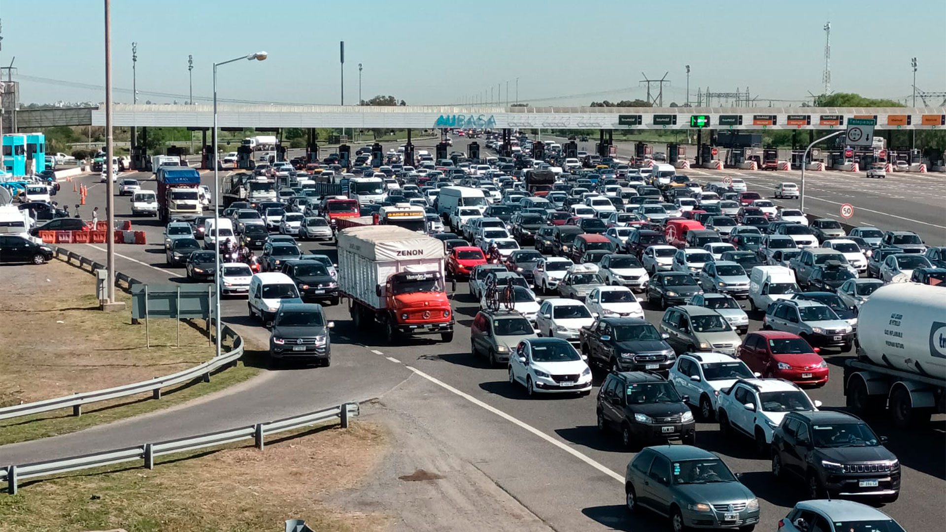 Otra jornada de caos: un accidente en la autopista Buenos Aires-La Plata provoc&oacute; demoras en el tr&aacute;nsito