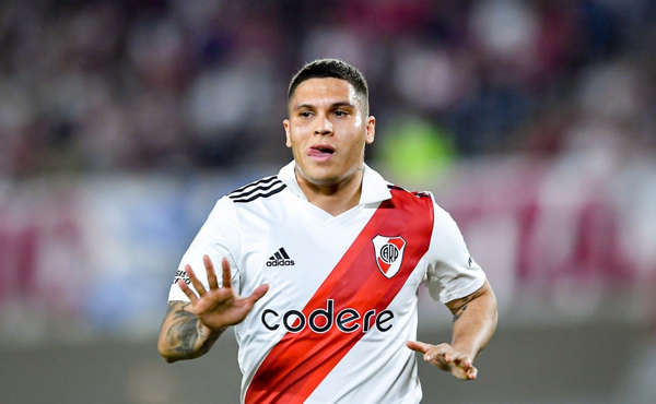 Bomba: Juanfer Quintero, con un pie y medio fuera de River