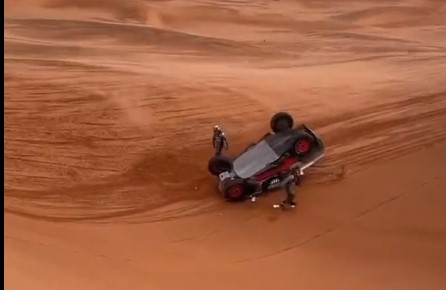 Dakar: Carlos Sainz volcó con el Audi, lo trasladaron en helicóptero, pero se volvió Dakar: Carlos Sainz volcó con el Audi, lo trasladaron en helicóptero, pero se volvió
