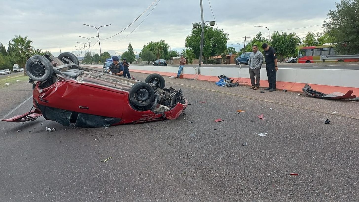 Una mujer se qued&oacute; dormida y protagoniz&oacute; un fuerte accidente