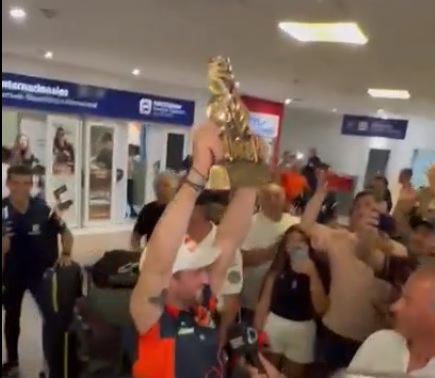 VIDEO EXCLUSIVO: as&iacute; fue el recibimiento a Kevin Benavides en Ezeiza