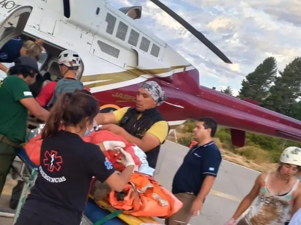 Accidente en Bariloche: una mujer fue sorprendida por un alud y debieron amputarle un pie Accidente en Bariloche: una mujer fue sorprendida por un alud y debieron amputarle un pie