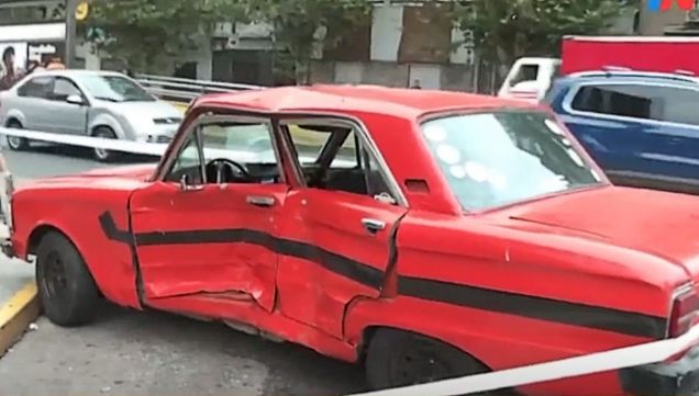 Peligro al volante: un hombre que manejaba borracho cruz&oacute; 12 sem&aacute;foros en rojo, choc&oacute; y se qued&oacute; durmiendo en un patrullero