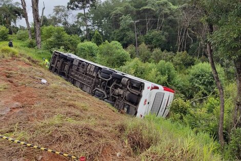 &iexcl;Tr&aacute;gico accidente! dos argentinos murieron tras el vuelco de un micro