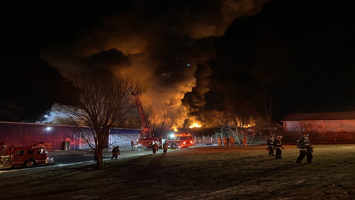 Accidente en Estados Unidos: un tren descarriló y provocó un fuerte incendio Accidente en Estados Unidos: un tren descarriló y provocó un fuerte incendio