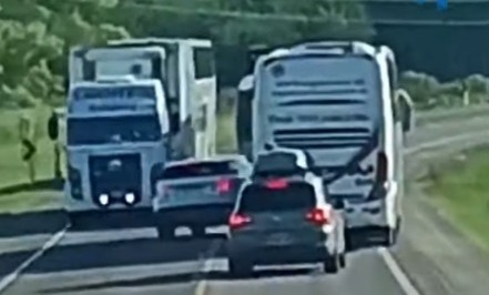 Video: un conductor casi provoca una tragedia en la ruta 5 tras intentar pasar a un micro