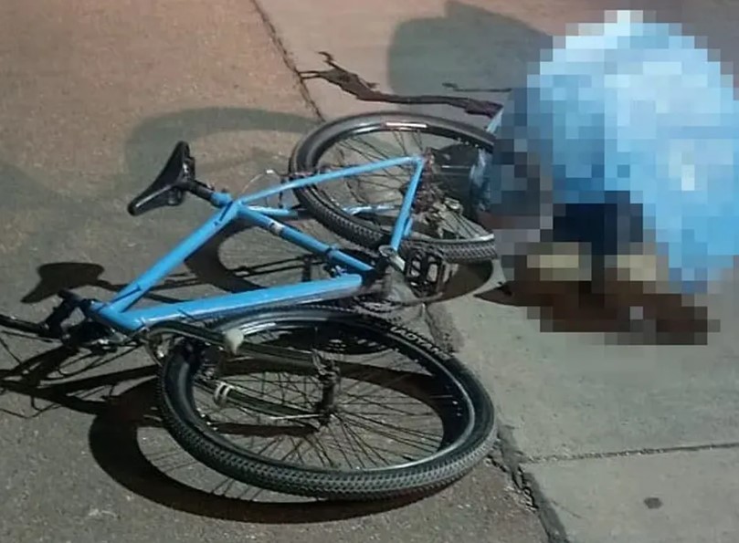 Tragedia en Mendoza: un ciclista se enganchó a un camión para circular más rápido y murió tras ser aplastado Tragedia en Mendoza: un ciclista se enganchó a un camión para circular más rápido y murió tras ser aplastado