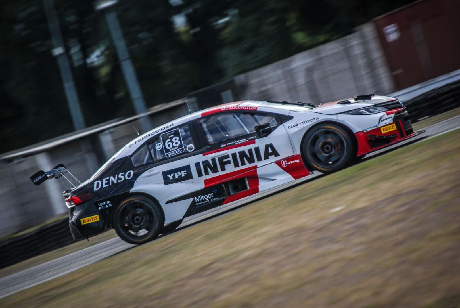 Juli&aacute;n Santero te lleva a dar una vuelta al circuito 8 de Buenos Aires
