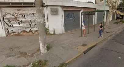 &iexcl;Terrible! Un hombre que esperaba el colectivo mat&oacute; a un motochorro que intent&oacute; asaltarlo
