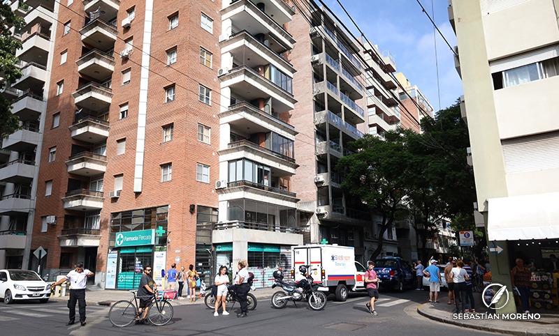 Conmoci&oacute;n en Rosario: un hombre falleci&oacute; tras caerse de un edificio