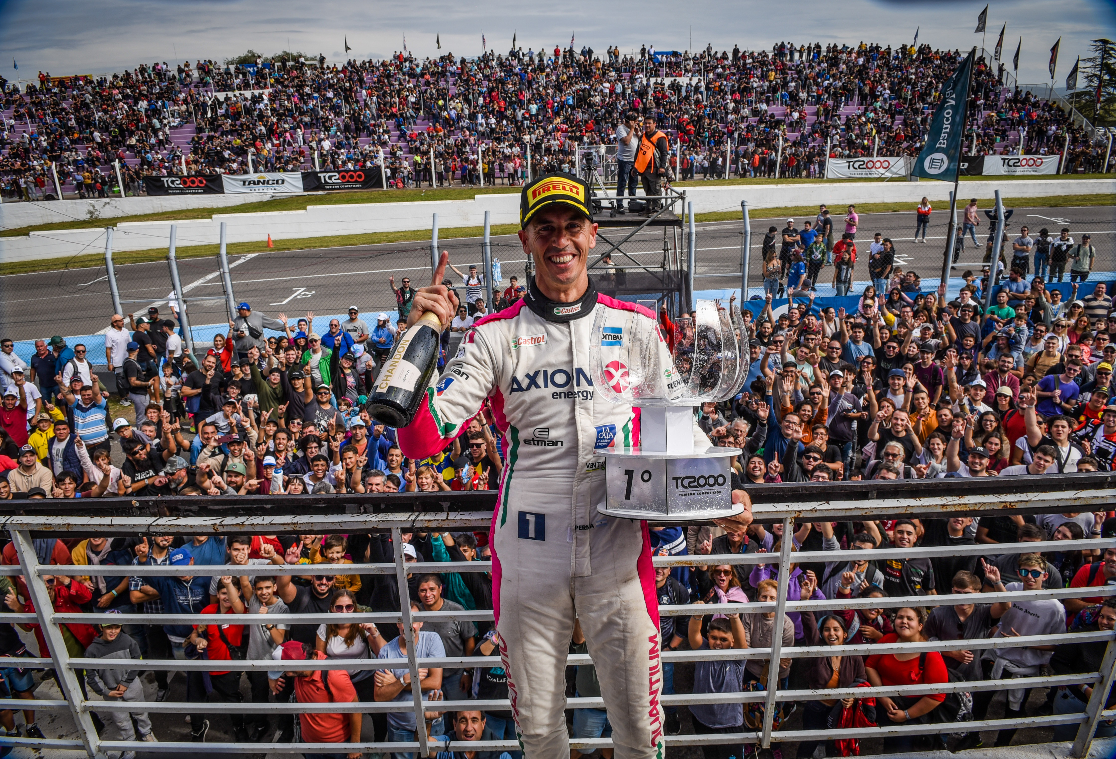 Leonel Pern&iacute;a se escapa en el campeonato de TC2000