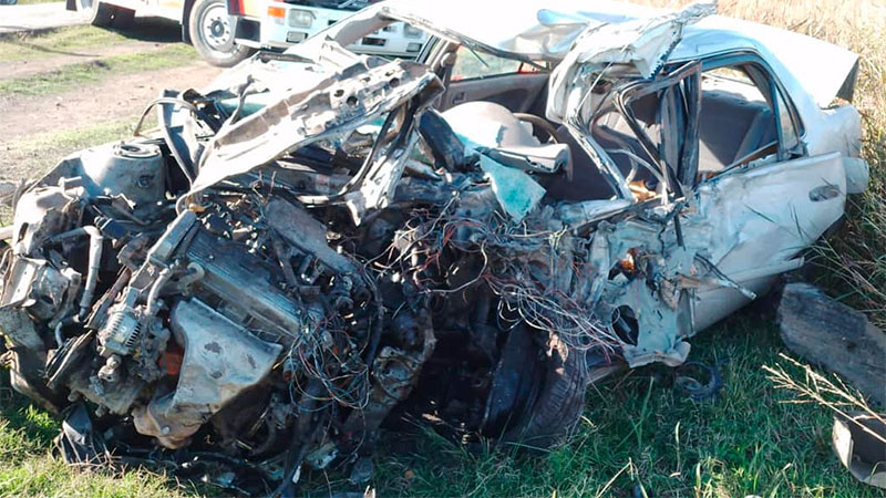 Tragedia en Entre Ríos: una joven falleció tras un choque entre un auto y un camión Tragedia en Entre Ríos: una joven falleció tras un choque entre un auto y un camión