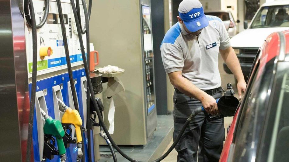Aumenta la nafta: &iquest;qu&eacute; petrolera subir&aacute; sus precios hoy?