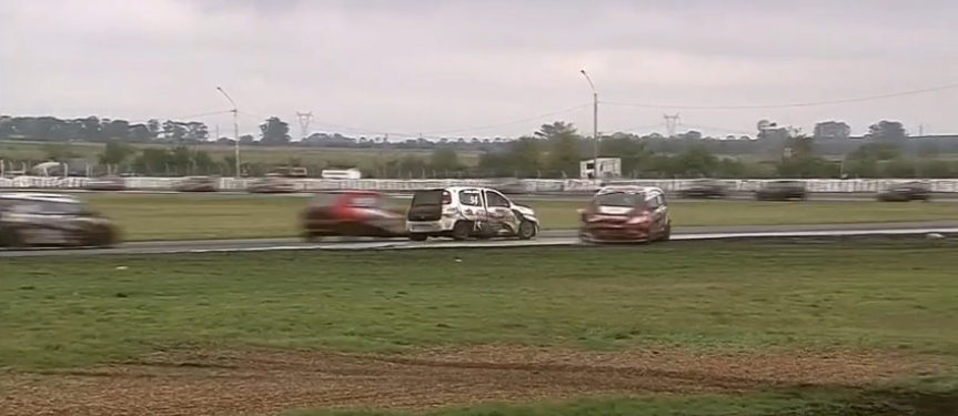 Turismo Pista: la final de la Clase 2 tuvo un desenlace accidentado