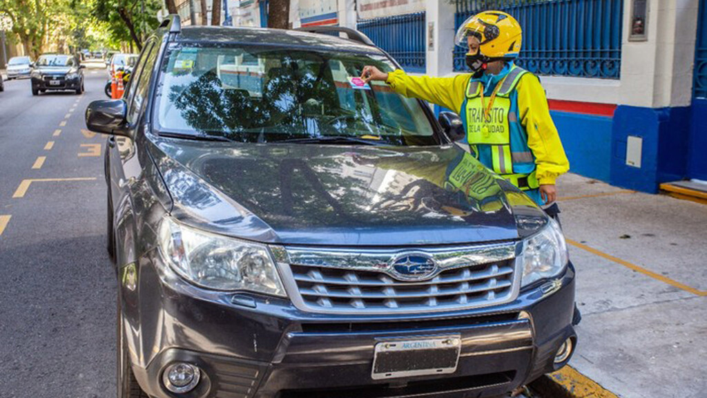 Tr&aacute;nsito: &iquest;cu&aacute;nto cuesta la multa por mal estacionamiento?