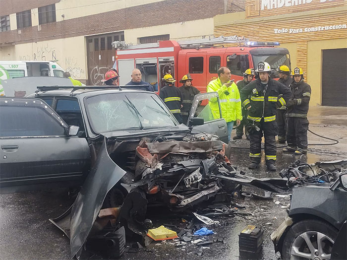 Tragedia en Lan&uacute;s: un accidente dej&oacute; como saldo 2 muertos y 3 heridos