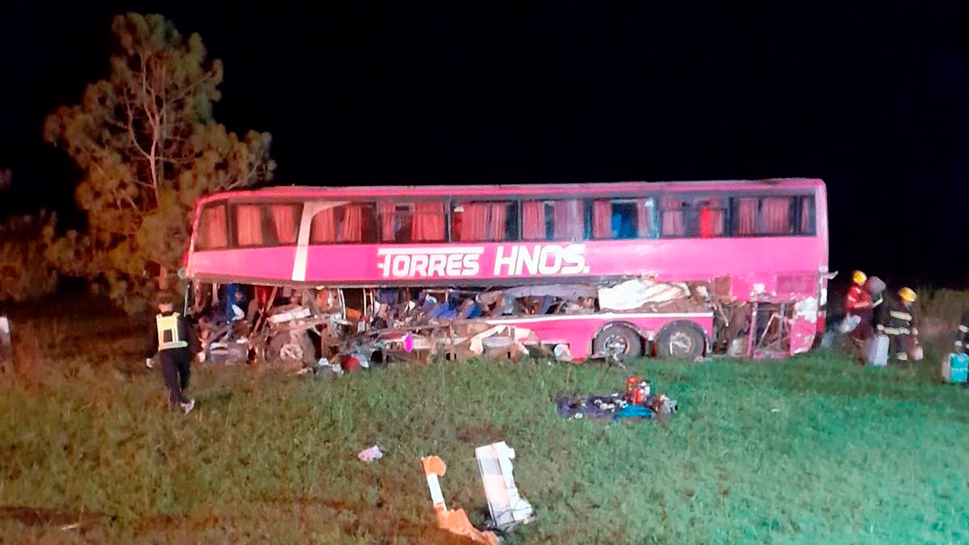 Accidente fatal en Santa Fe: murieron cinco personas tras un choque entre un colectivo y un camión Accidente fatal en Santa Fe: murieron cinco personas tras un choque entre un colectivo y un camión