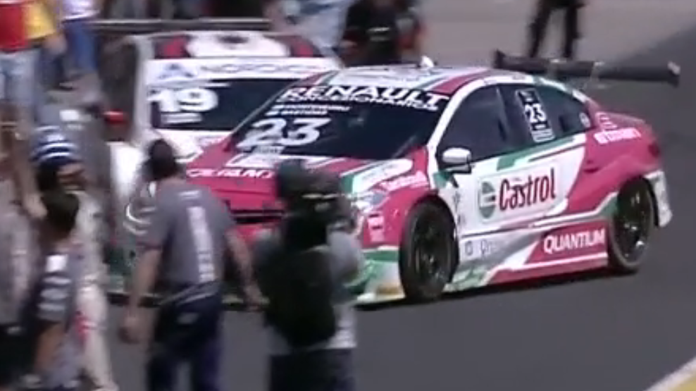 TC2000: &iexcl;De no creer! Traut le peg&oacute; a Bastidas en boxes y le complic&oacute; la carrera