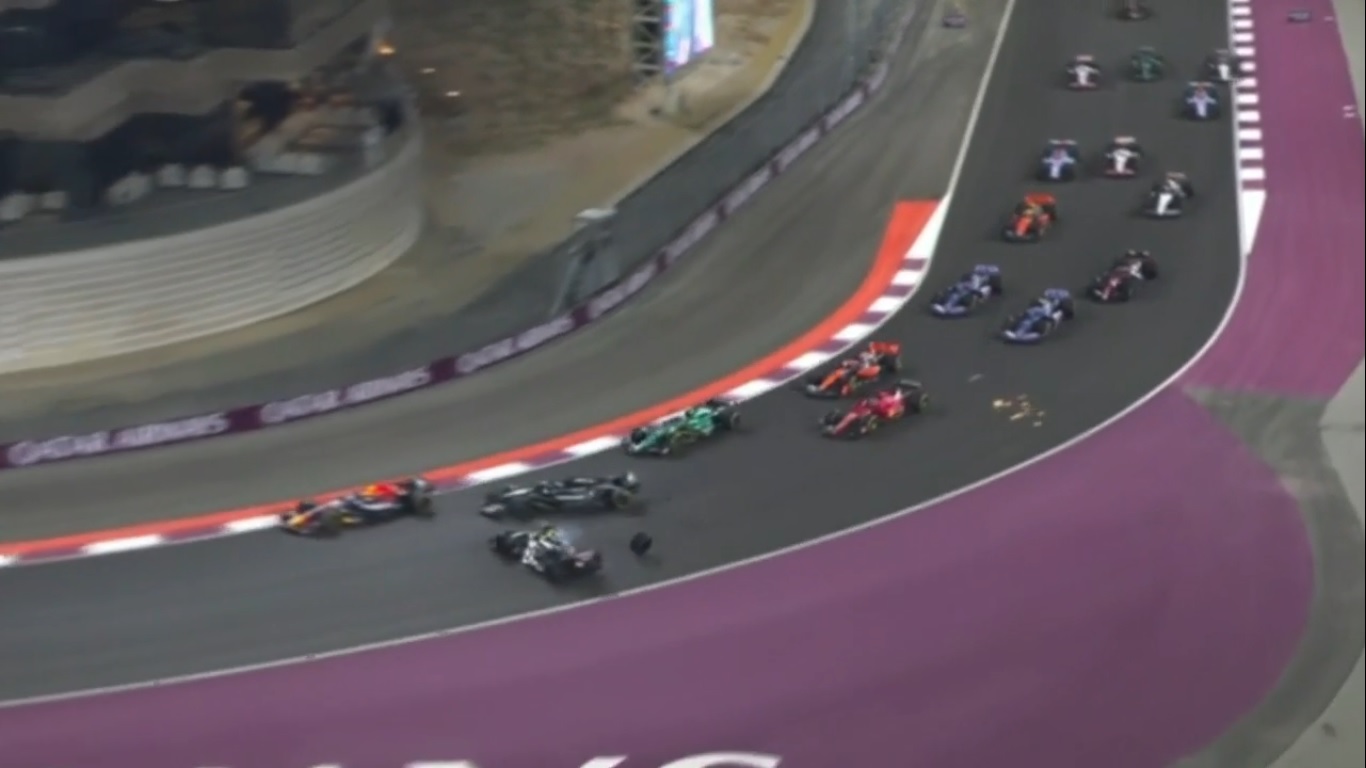 F1: Russell y Hamilton se eliminaron en el inicio del GP de Qatar