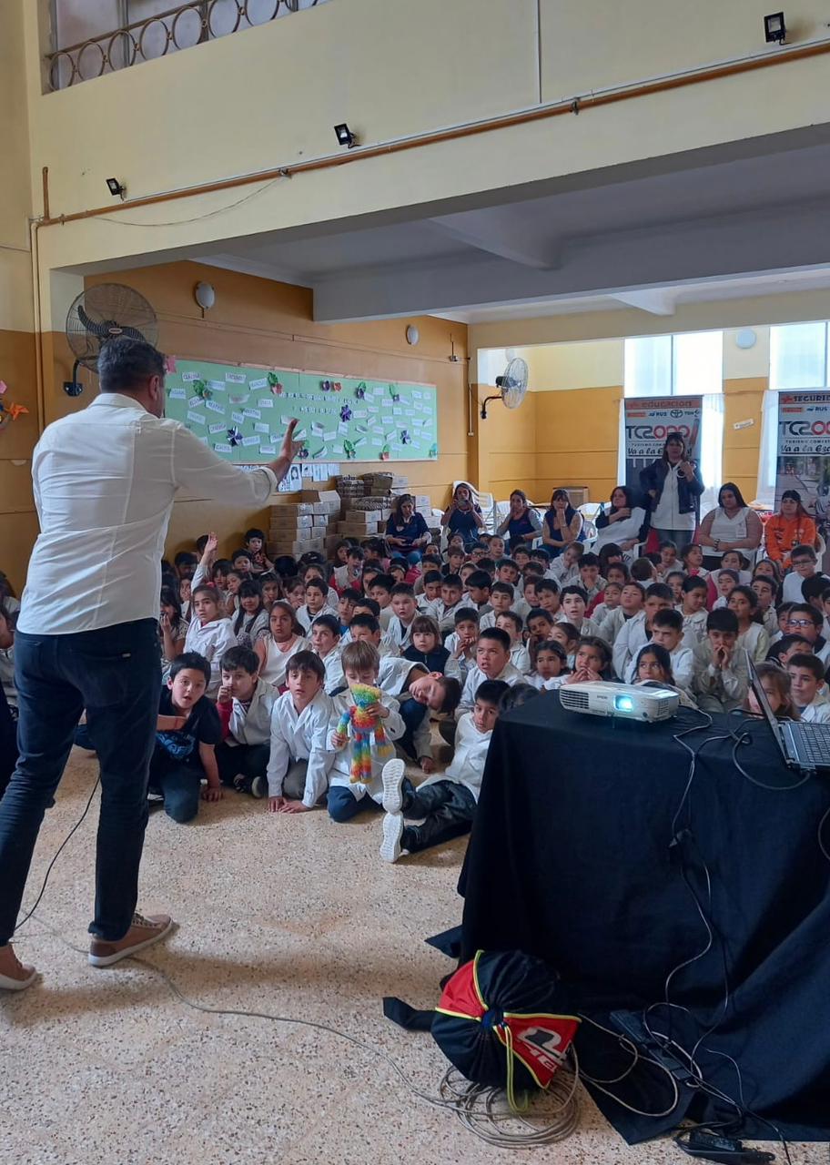 La Legislatura porte&ntilde;a declar&oacute; al ciclo TC2000 va a la Escuela de "Inter&eacute;s Educativo"