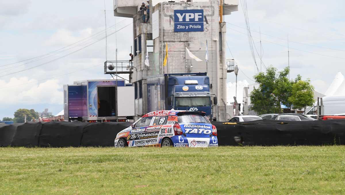 Turismo Pista: Exequiel Bastidas prevaleció en el viernes de la Clase 3 Turismo Pista: Exequiel Bastidas prevaleció en el viernes de la Clase 3