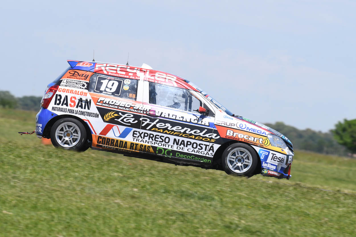 Turismo Pista: Bastidas ganó en Olavarría y se consagró campeón de la Clase 3 Turismo Pista: Bastidas ganó en Olavarría y se consagró campeón de la Clase 3