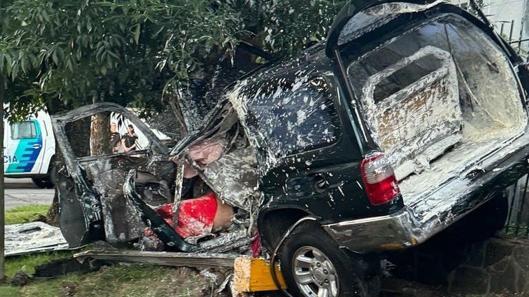 Murieron tres ladrones tras chocar en una persecución en Quilmes Murieron tres ladrones tras chocar en una persecución en Quilmes