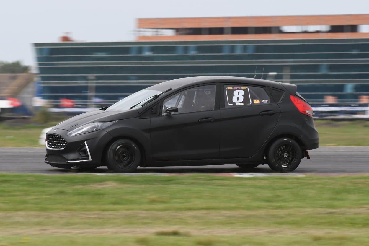 El Turismo Pista completó el sábado de la segunda fecha en La Plata El Turismo Pista completó el sábado de la segunda fecha en La Plata