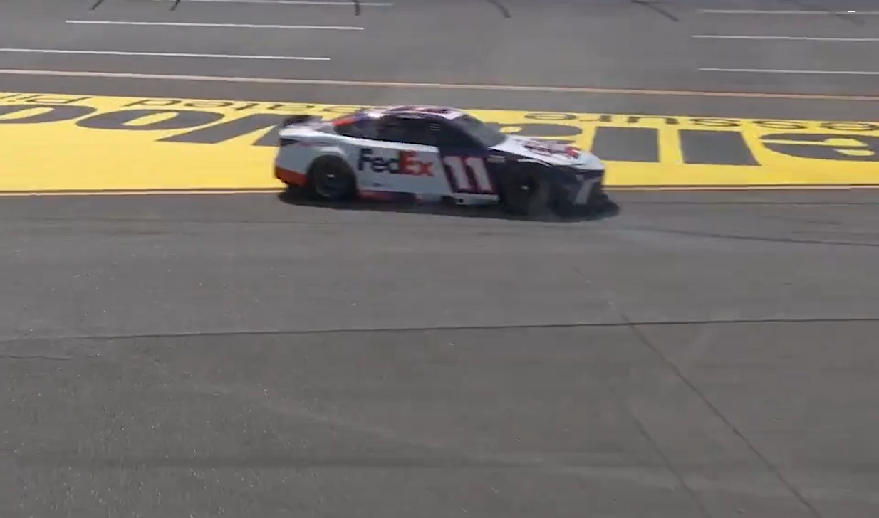 NASCAR: Hamlin perdió el control y protagonizó un trompo en Talladega NASCAR: Hamlin perdió el control y protagonizó un trompo en Talladega