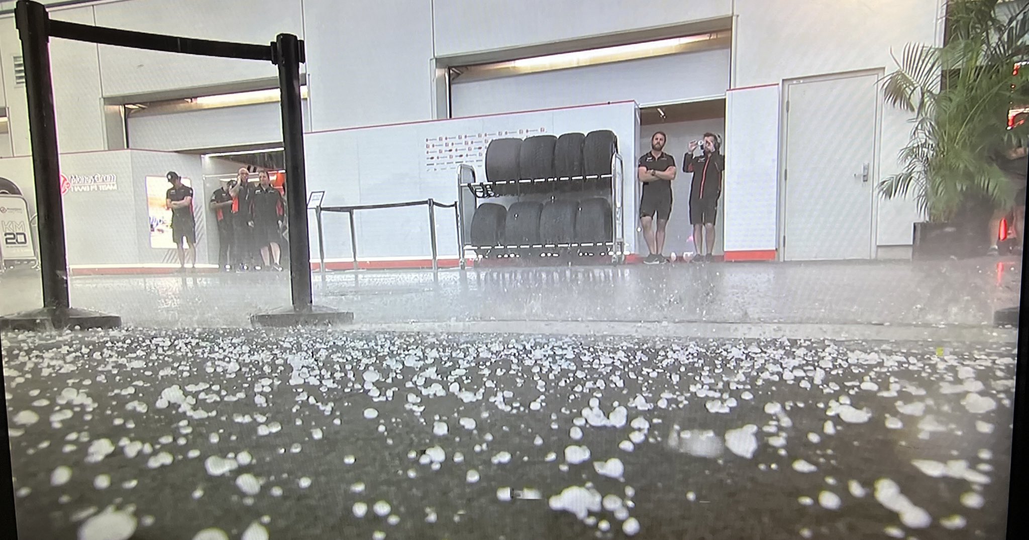 F1: una tormenta con granizo complica el inicio de la actividad en el GP de Canadá F1: una tormenta con granizo complica el inicio de la actividad en el GP de Canadá