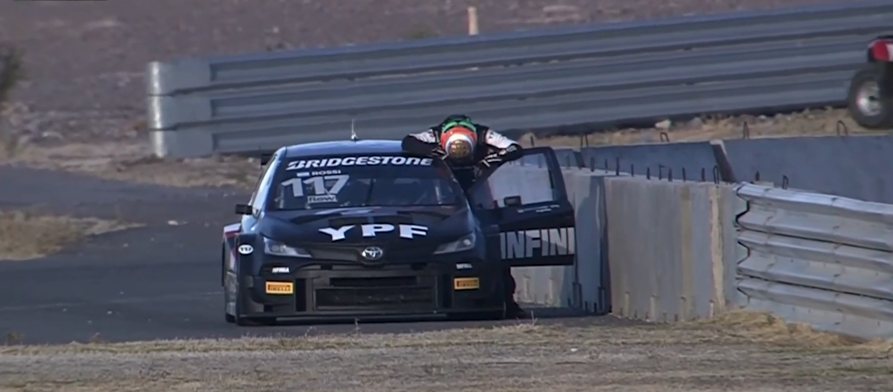 TC2000: ¡Golpe de escena! Rossi abandonó la carrera del sábado en El Villicum TC2000: ¡Golpe de escena! Rossi abandonó la carrera del sábado en El Villicum