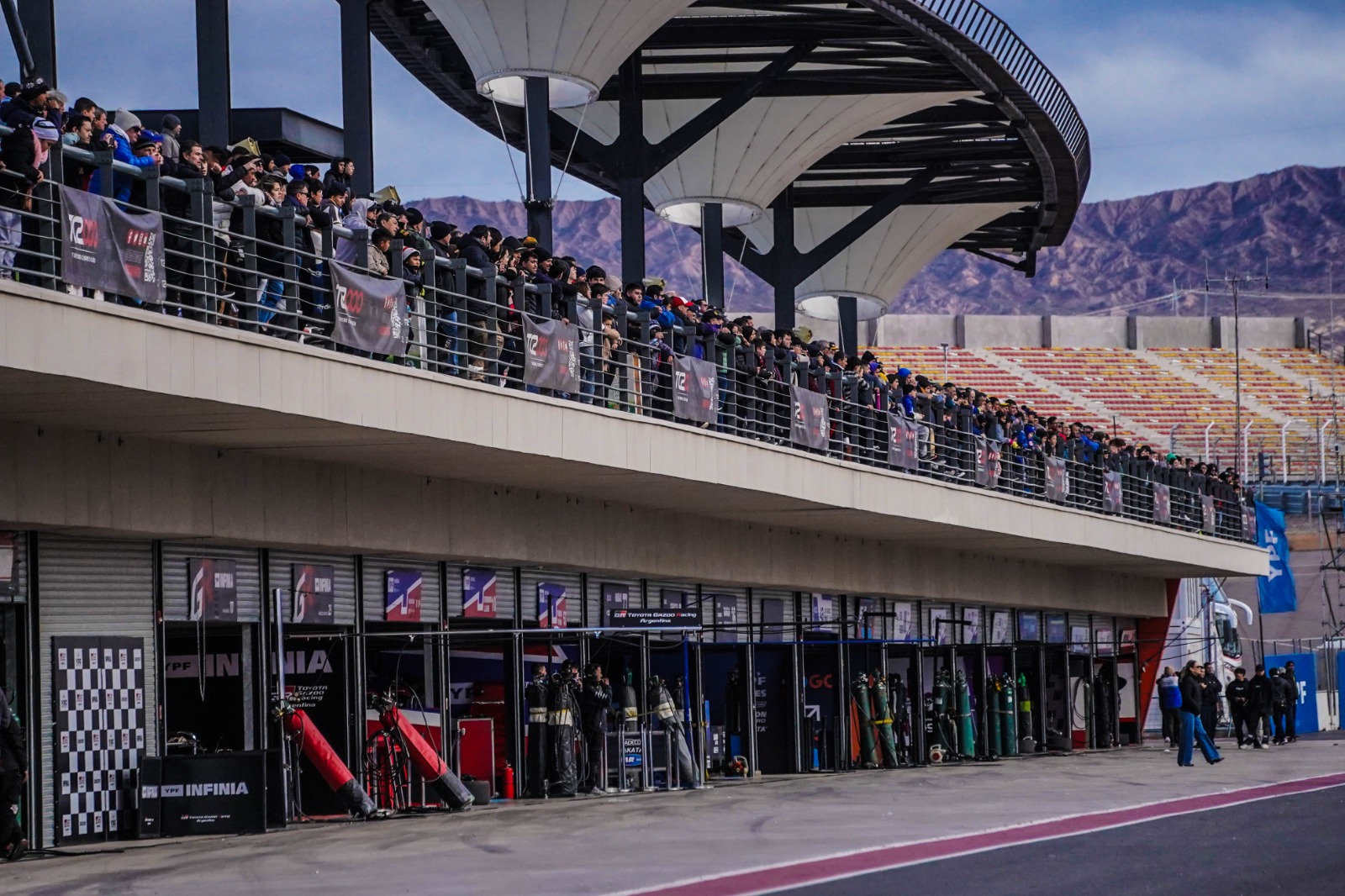 El seguimiento de la jornada de TC2000 en El Villicum al estilo Carburando