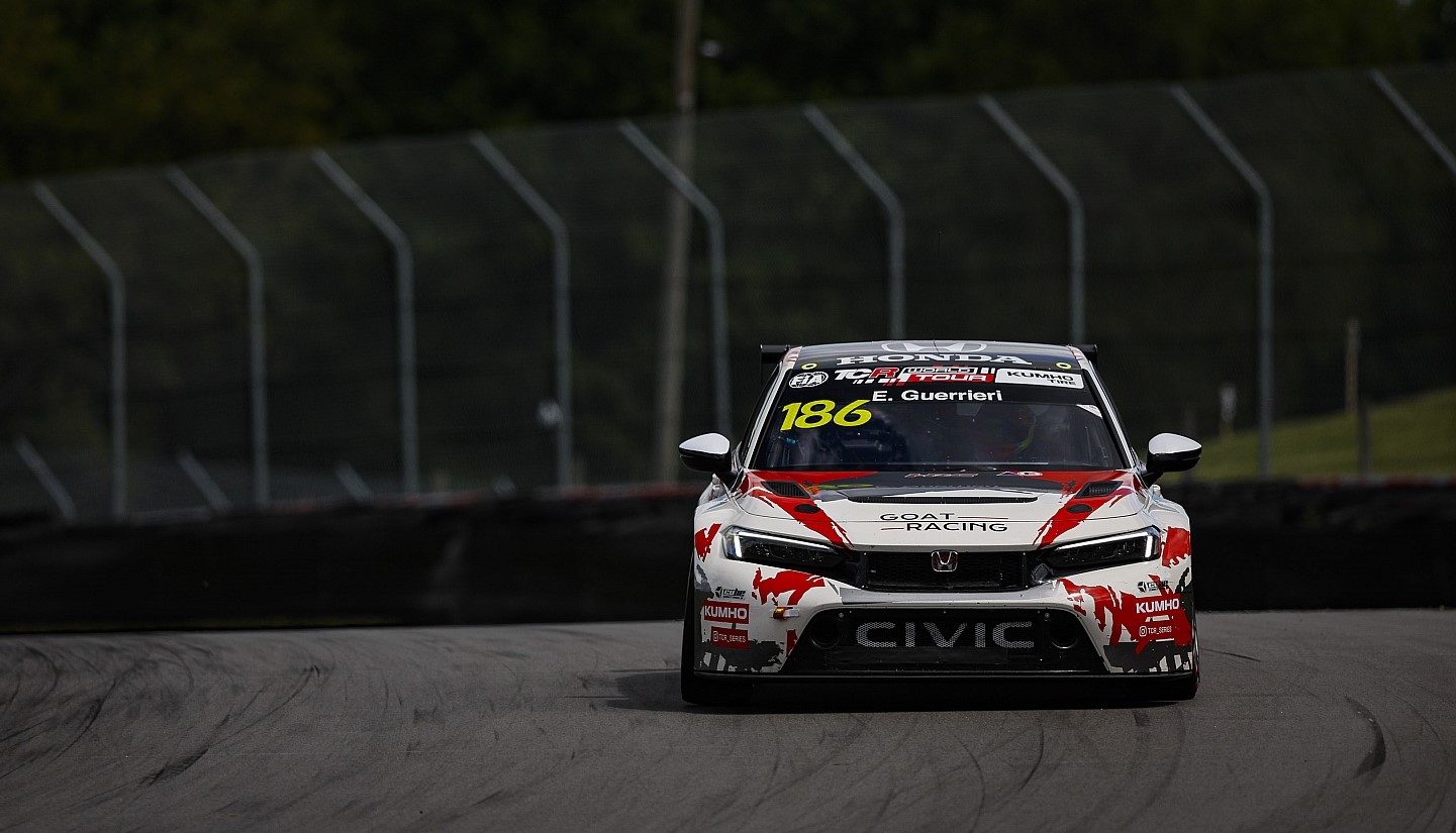 FIA TCR World Tour: Guerrieri se impuso en la primera final en Interlagos