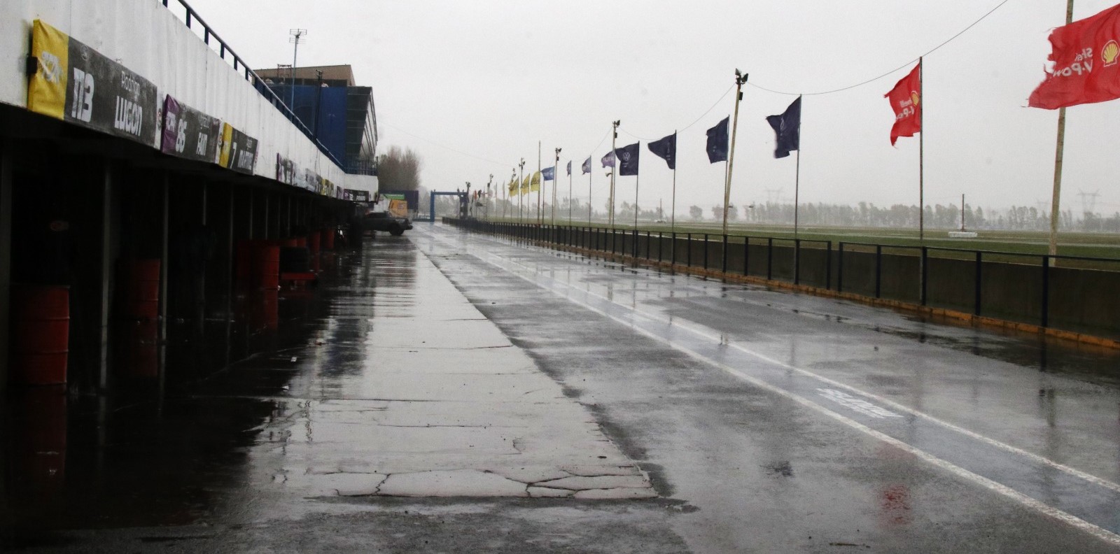 La actividad en La Plata se encuentra suspendida hasta el mediodía por las condiciones climáticas La actividad en La Plata se encuentra suspendida hasta el mediodía por las condiciones climáticas