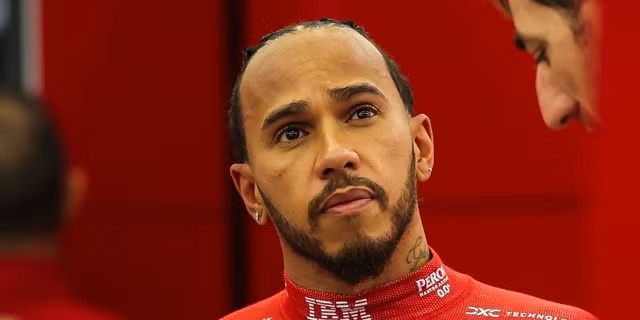 Lewis Hamilton asust&oacute; a todos en el evento de Ferrari en Mil&aacute;n