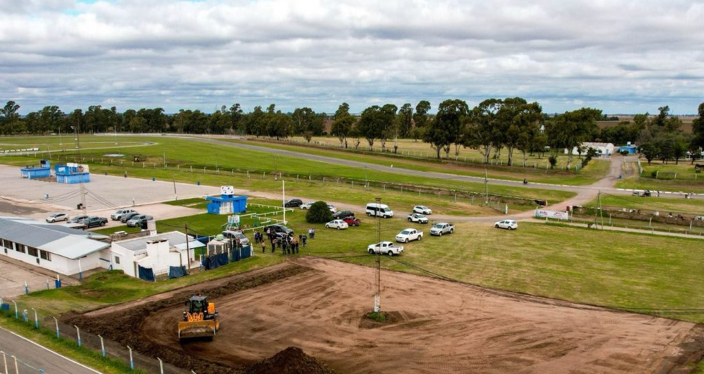 El Gobernado de C&oacute;rdoba visit&oacute; las obras en el aut&oacute;dromo de R&iacute;o Cuarto