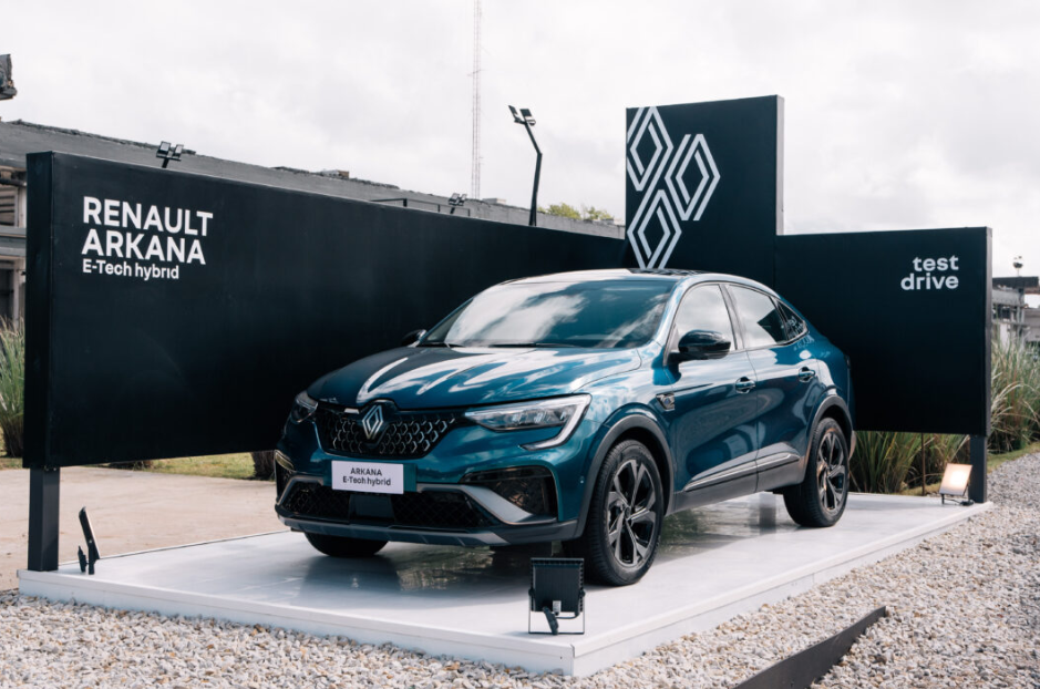 Experiencia Living Bliss 2025: Renault presenta Renault Arkana E-Tech hybrid